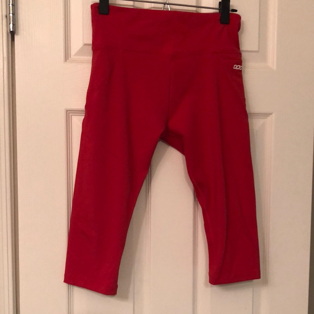 Lorna Jane red Capri leggings